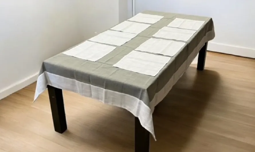 Nappe brod&eacute;e grise et blanche